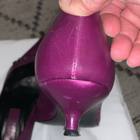 Marc Jacobs Purple Leather Pointed Toe w/Buttons Kitten  Heels Pumps - Picture 8 of 8